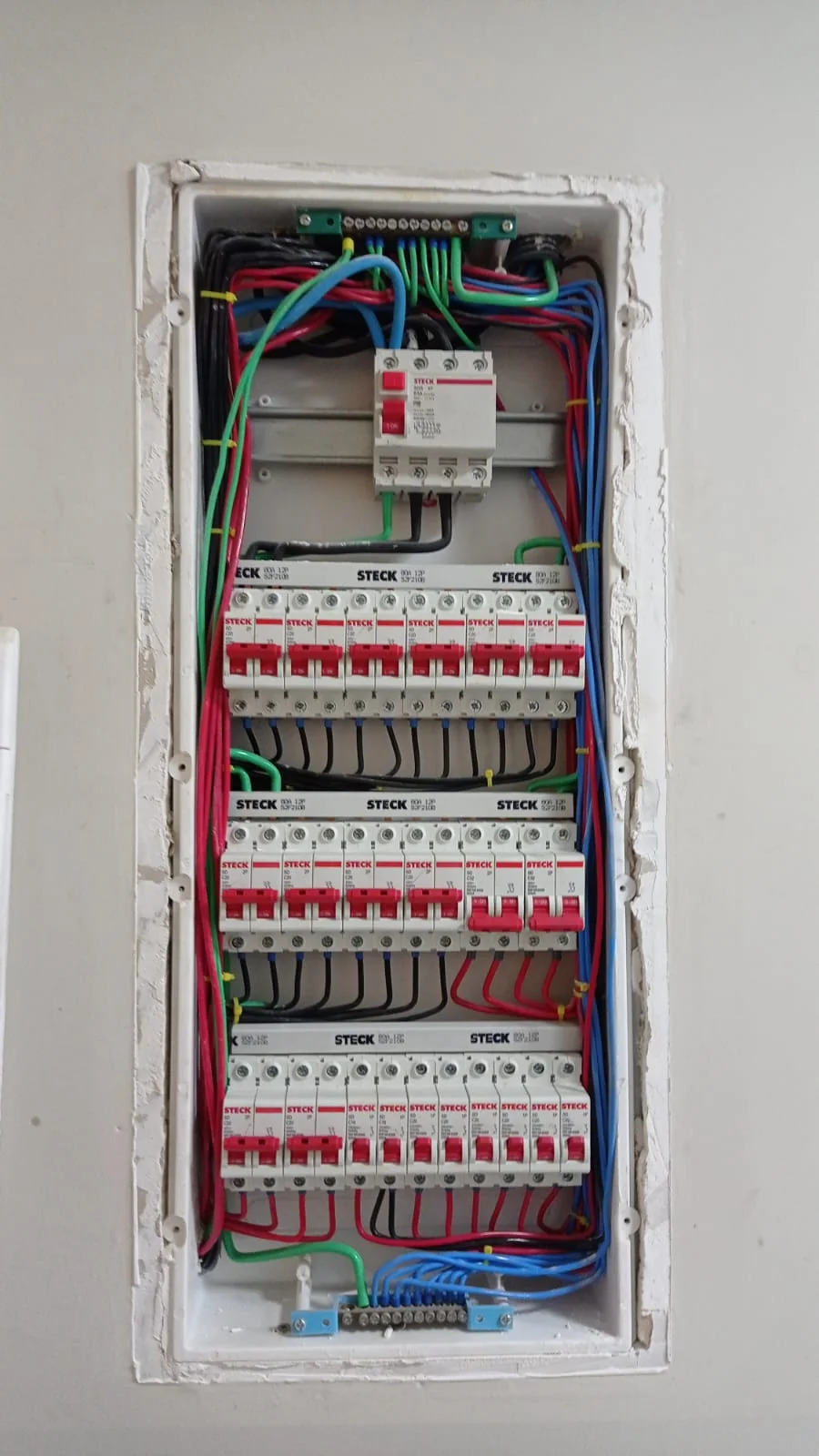 Serviços de instalação de chuveiro e instalação de tomadas